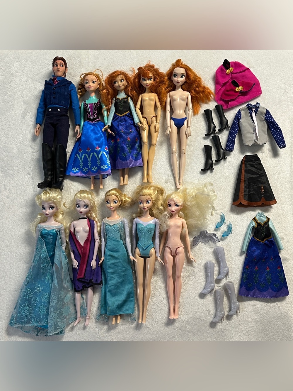 DISNEY FROZEN 10pc doll and accessory bundle